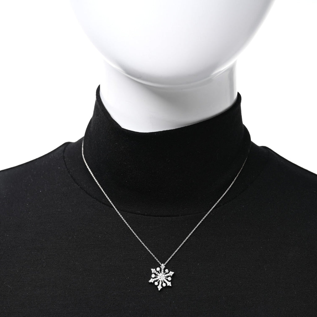 18K White Gold Diamond Snowflake Pendant Necklace