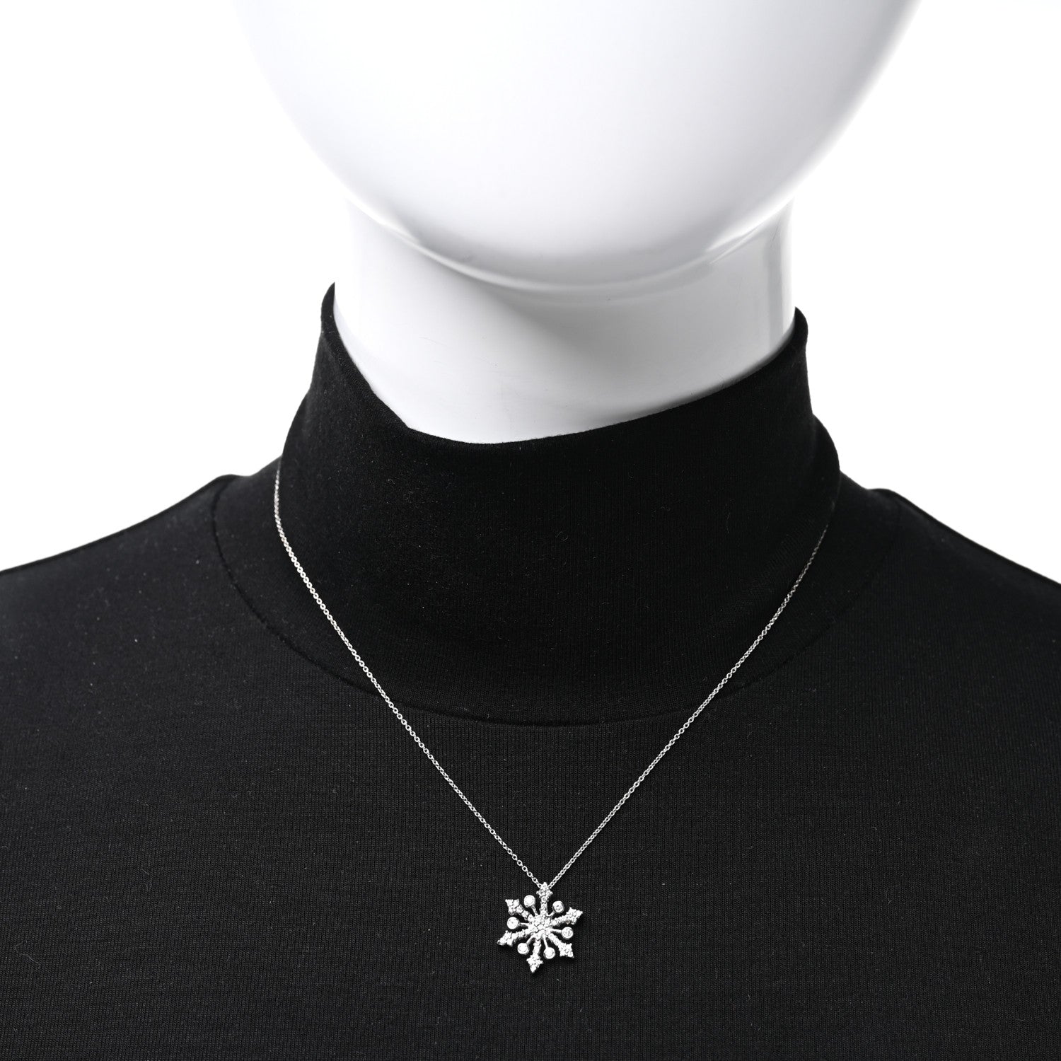 18K White Gold Diamond Snowflake Pendant Necklace