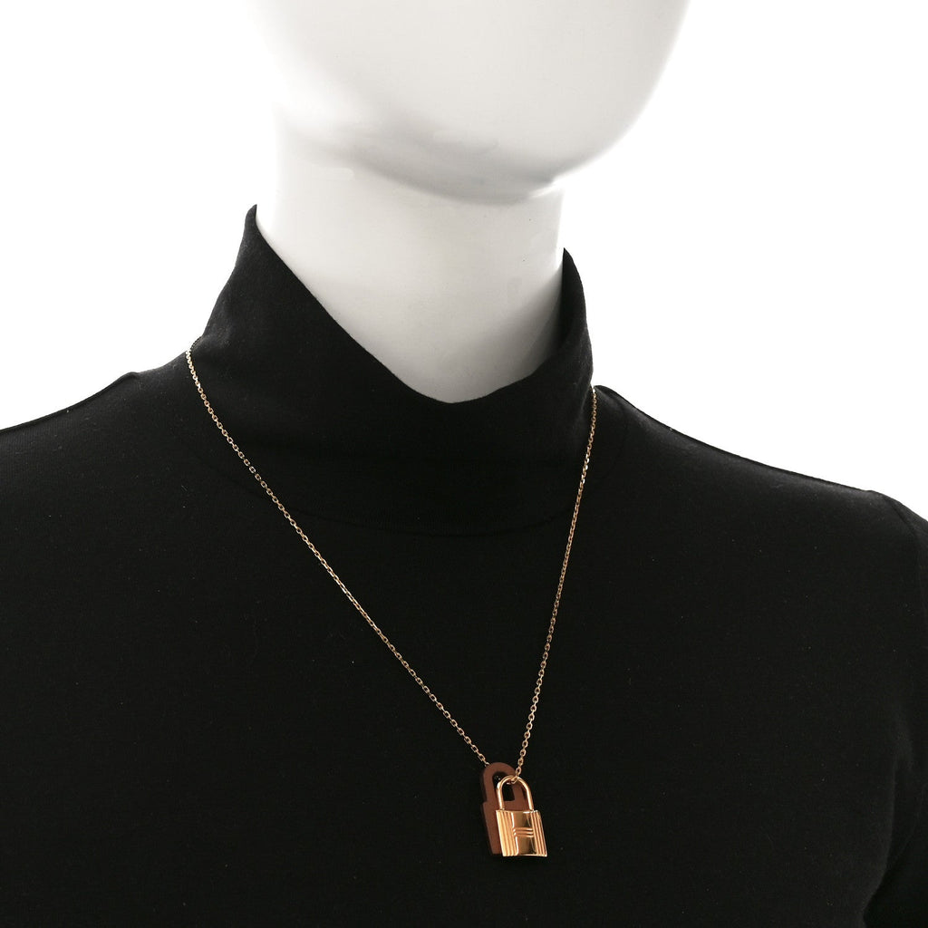 Swift Small O'Kelly Pendant Necklace Gold