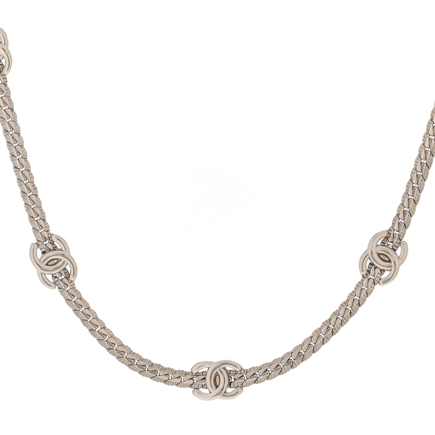 Metal CC Short Chain Necklace Silver