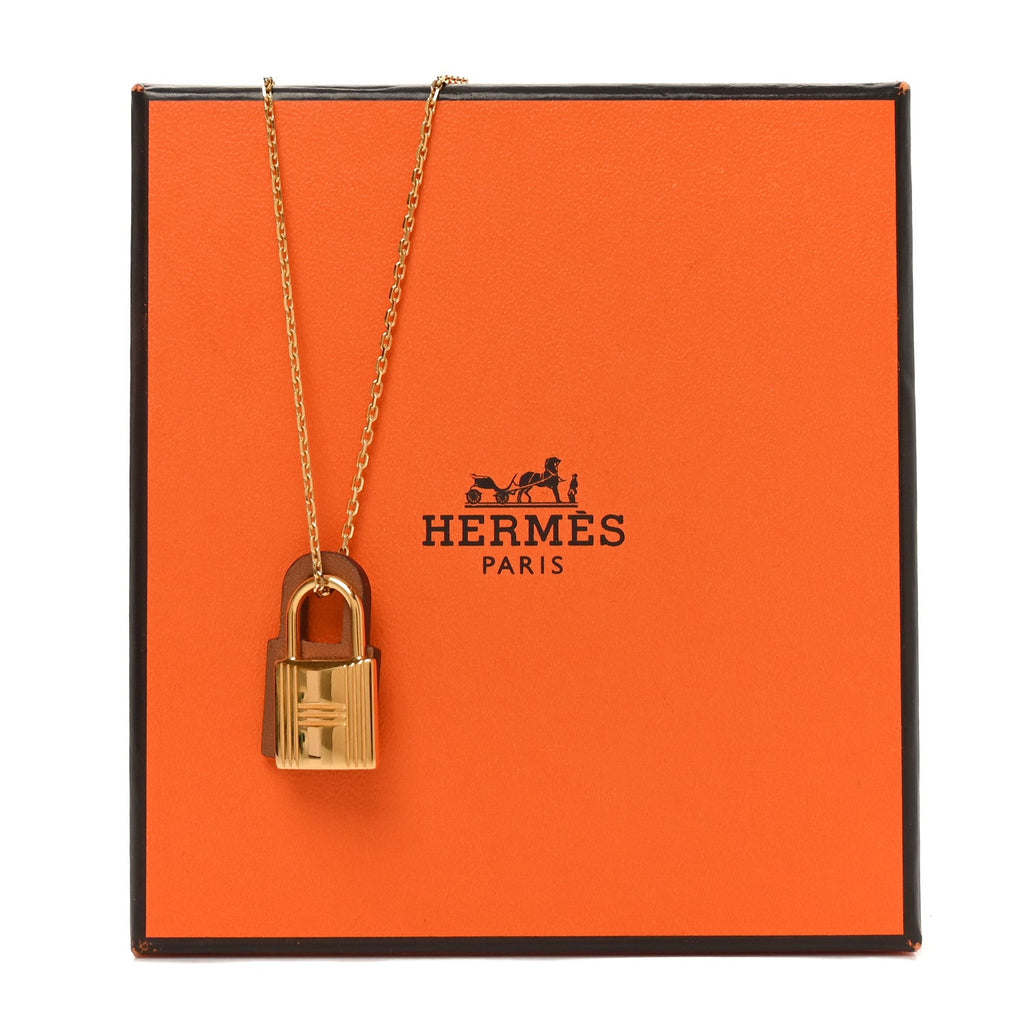 Swift Small O'Kelly Pendant Necklace Gold